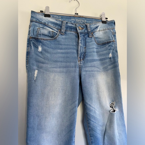 Light wash skinny jeans! Size 4 - Picture 2 of 4
